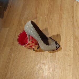 Fashionable gold with a touch of glitter  heels worn, maybe twice